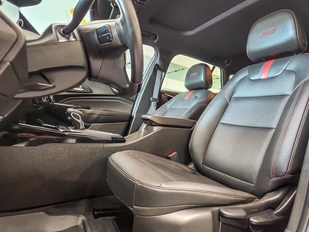 Used 2025 Chevrolet Trax RS w/ Sunroof Package FWD image 9