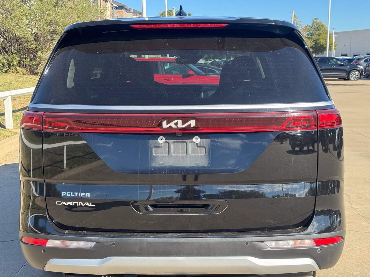 Used 2024 Kia Carnival LX FWD image 5
