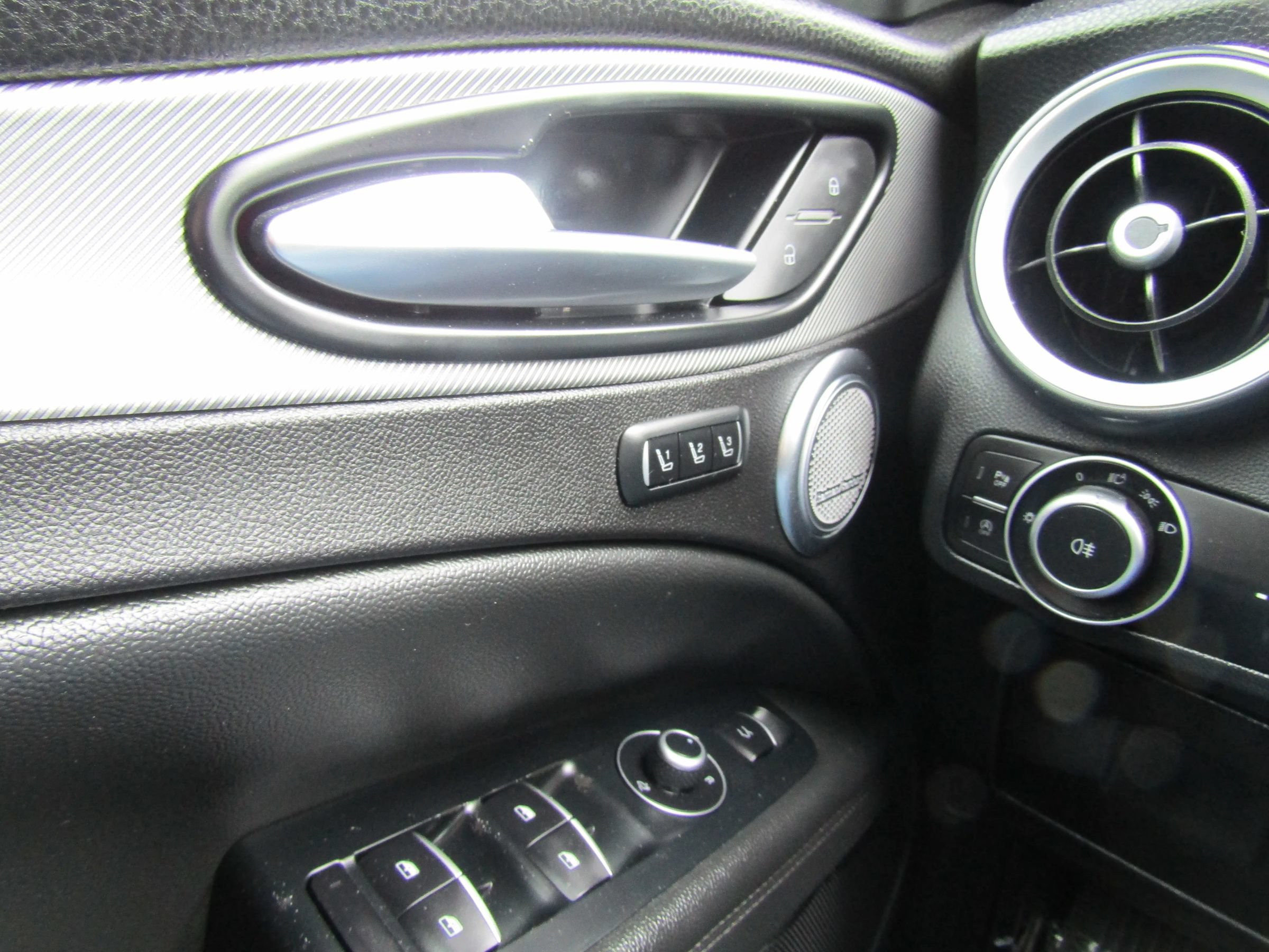 Used 2018 Alfa Romeo Stelvio Ti AWD/4WD image 42