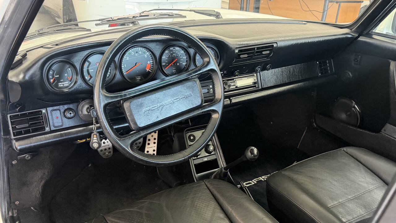 Used 1987 Porsche 911 Carrera RWD image 17