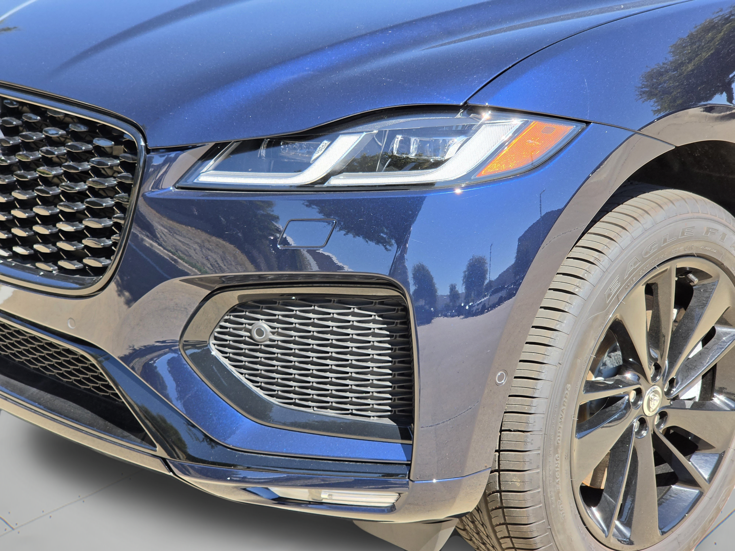Used 2026 Jaguar F-PACE R-Dynamic S AWD/4WD image 32