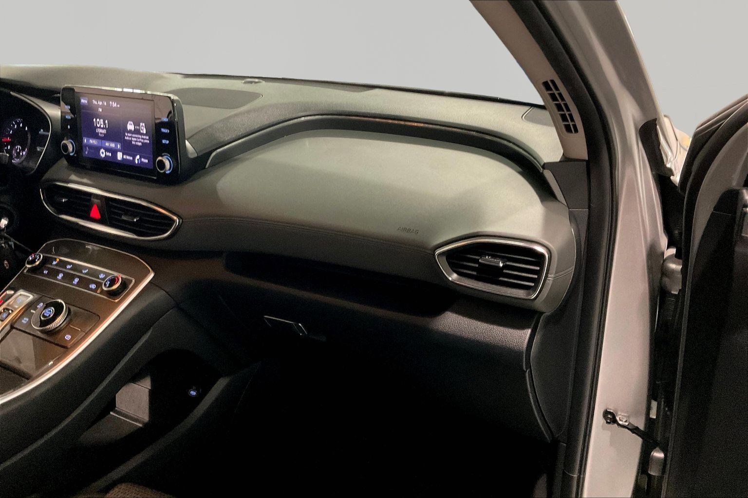 Used 2022 Hyundai Santa Fe SE FWD image 25