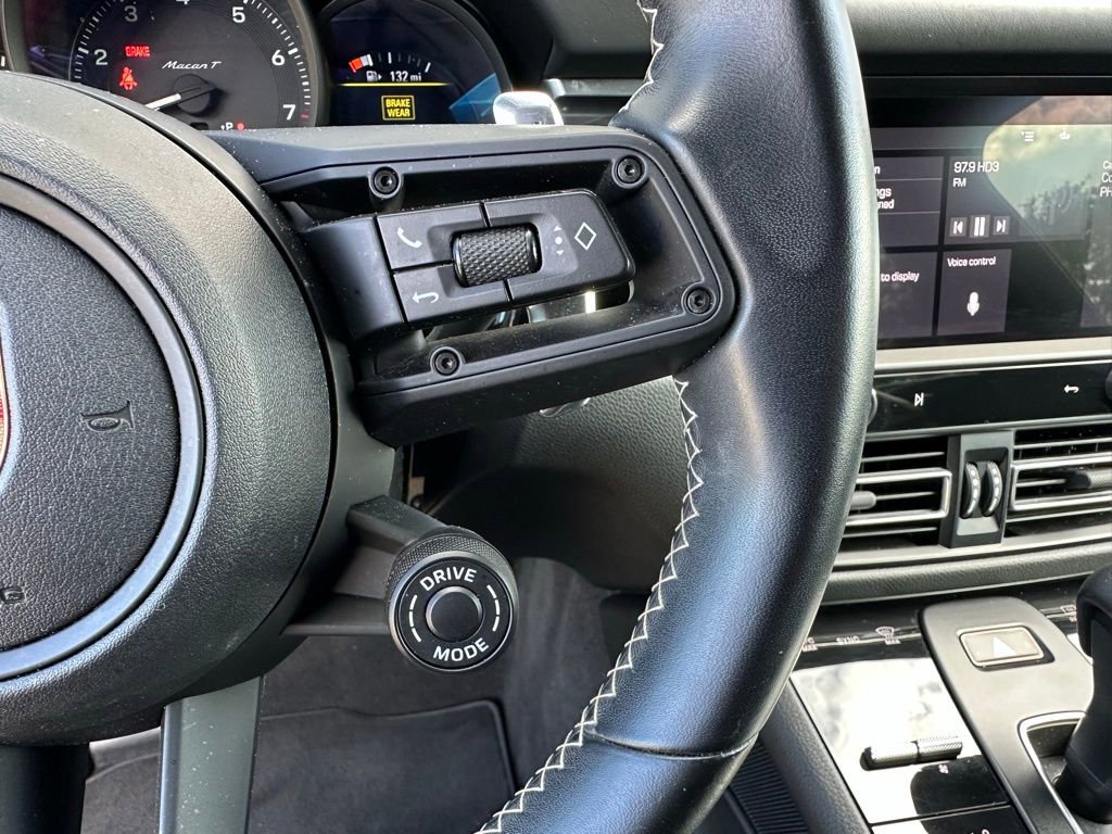 Certified 2023 Porsche Macan Turbo AWD/4WD image 17