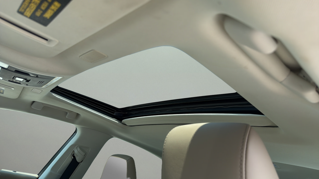 Used 2020 Lexus ES 300h w/ Premium Package FWD image 12