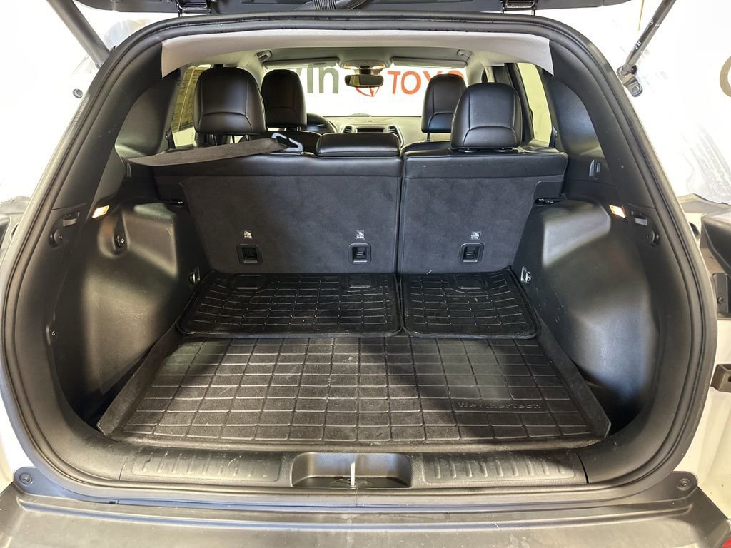 Used 2023 Jeep Cherokee Trailhawk image 16