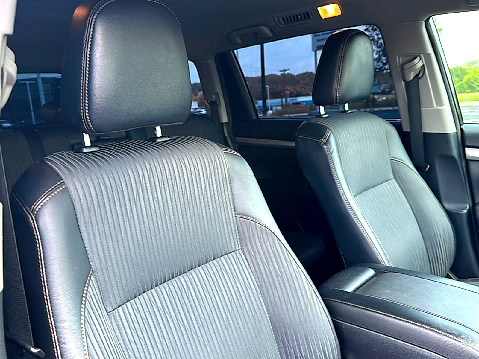 Used 2018 Toyota Highlander Plus FWD image 26