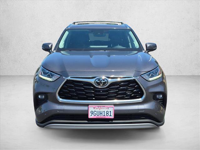 Used 2023 Toyota Highlander Platinum FWD video 2