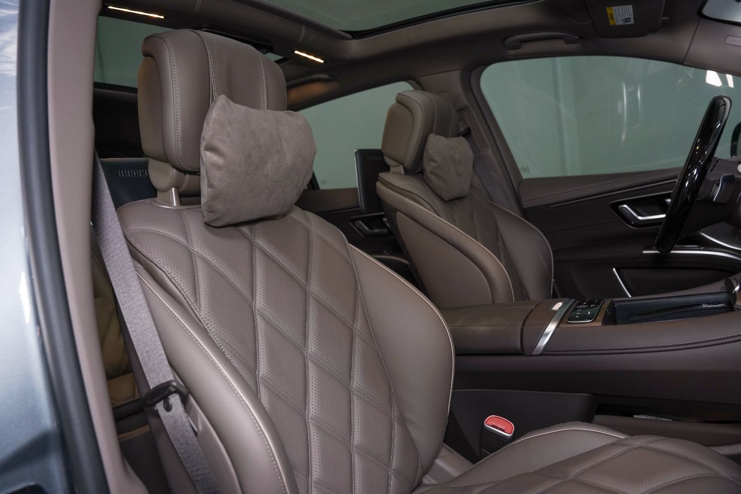 Used 2025 Mercedes-Benz Maybach EQS 680 4MATIC image 27