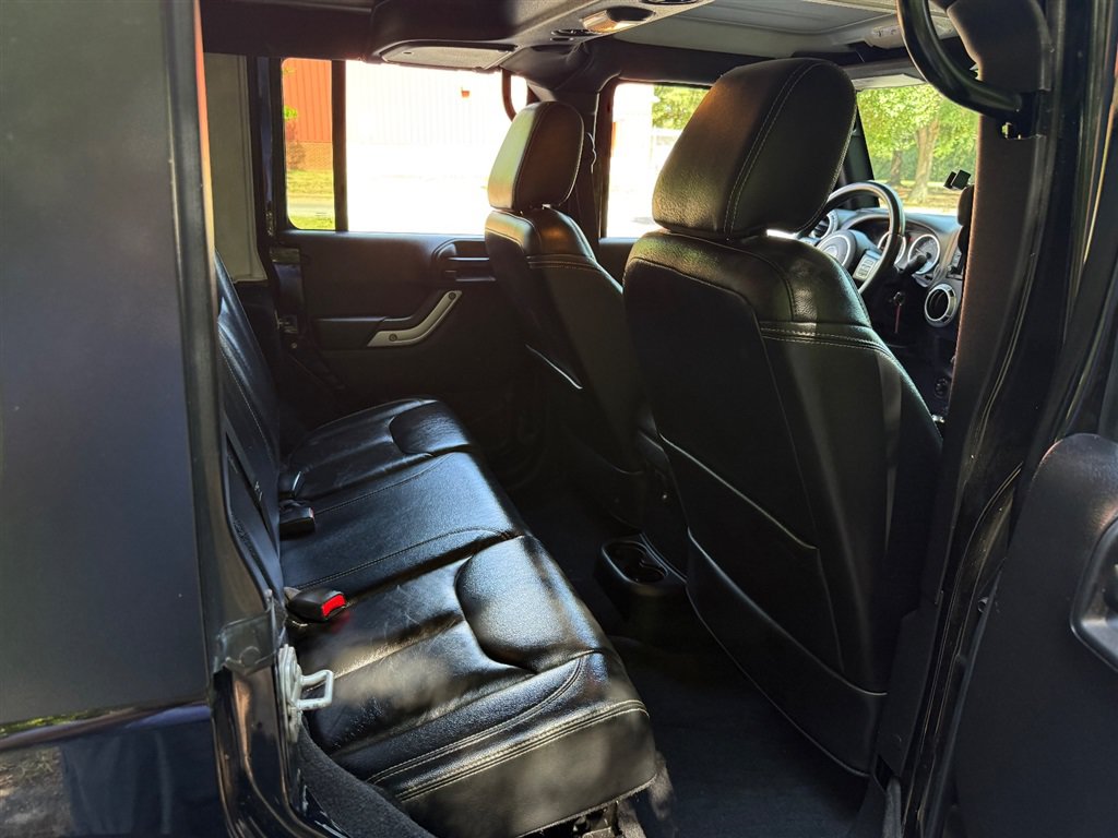Used 2015 Jeep Wrangler Unlimited Rubicon w/ Dual Top Group AWD/4WD image 57