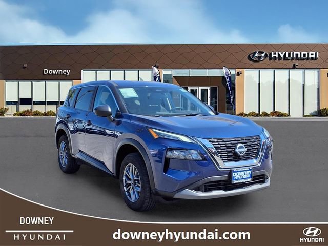 Used 2023 Nissan Rogue S image 3