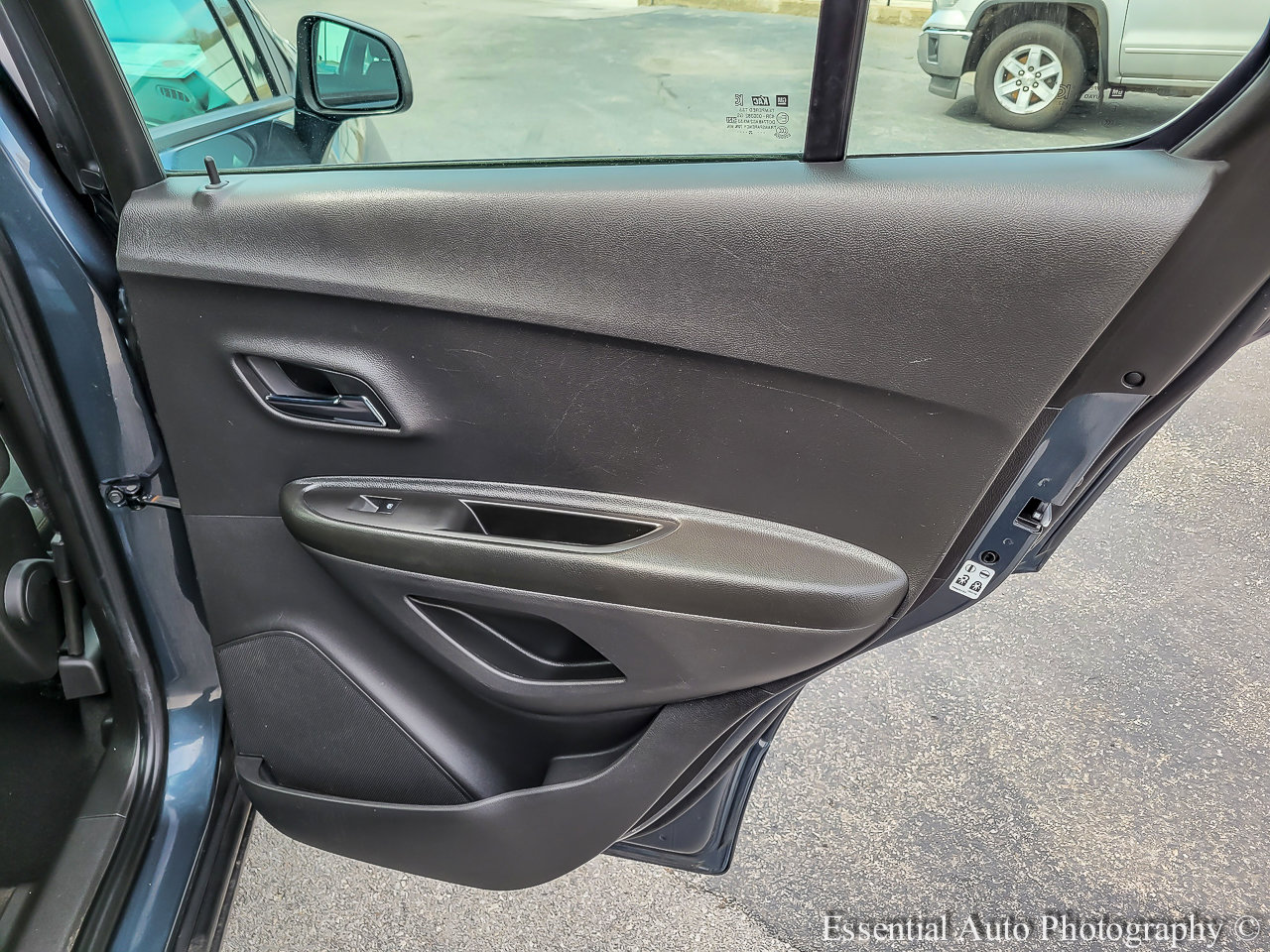 Used 2021 Chevrolet Trax LS FWD image 23