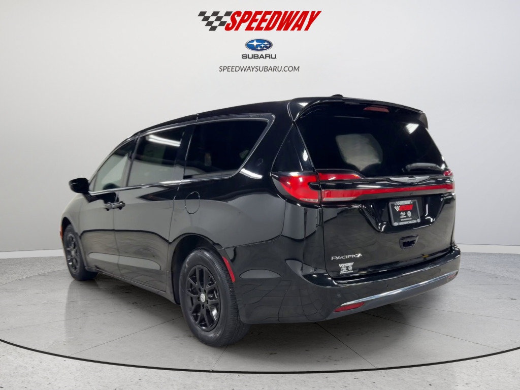 Used 2025 Chrysler Pacifica Select FWD image 8