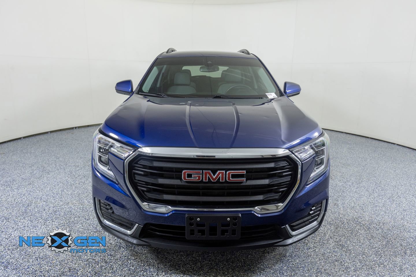 Used 2022 GMC Terrain SLE w/ Driver Convenience Package image 2
