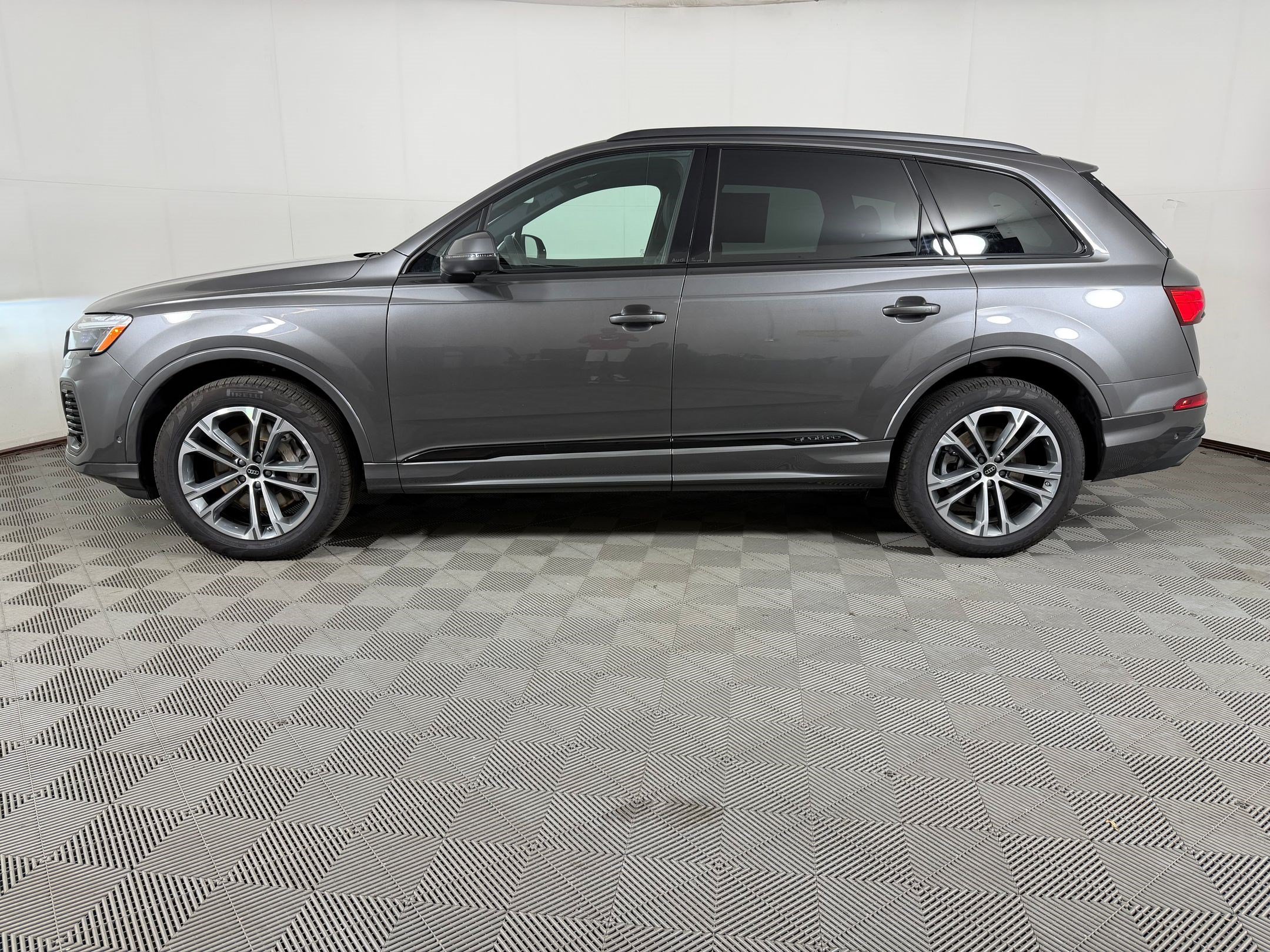 Certified 2026 Audi Q7 2.0T Premium w/ Convenience Plus Package AWD/4WD image 2