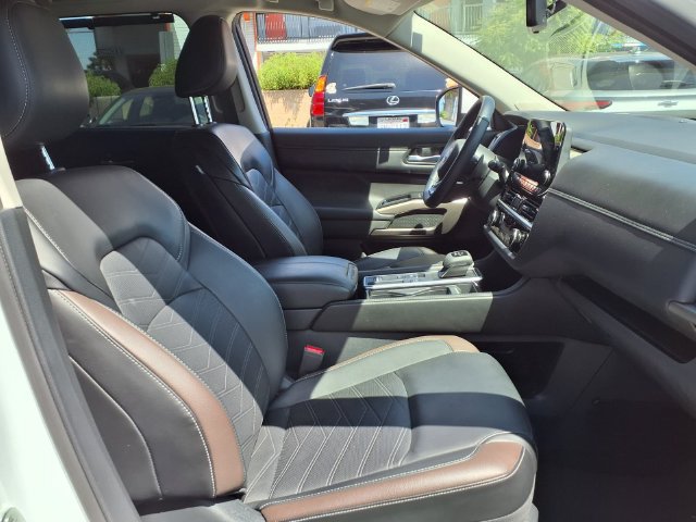 Certified 2025 Nissan Pathfinder Platinum w/ Cargo Package FWD image 26