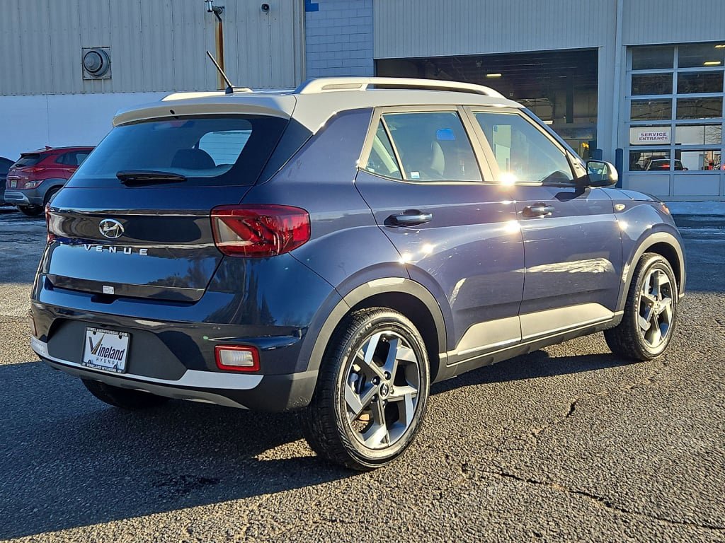 Certified 2025 Hyundai Venue Limited FWD image 31