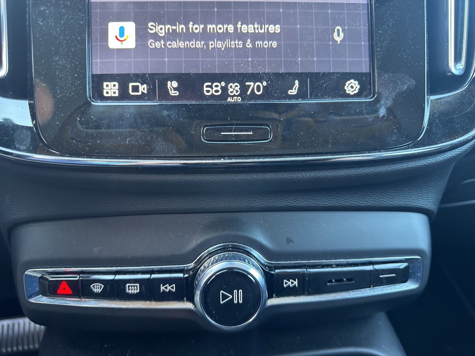 Used 2024 Volvo XC40 B5 Plus image 13