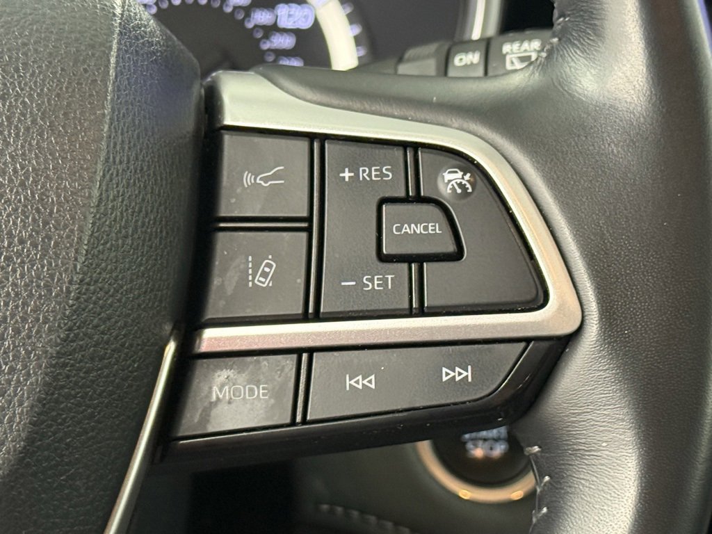 Used 2024 Toyota Highlander LE image 23