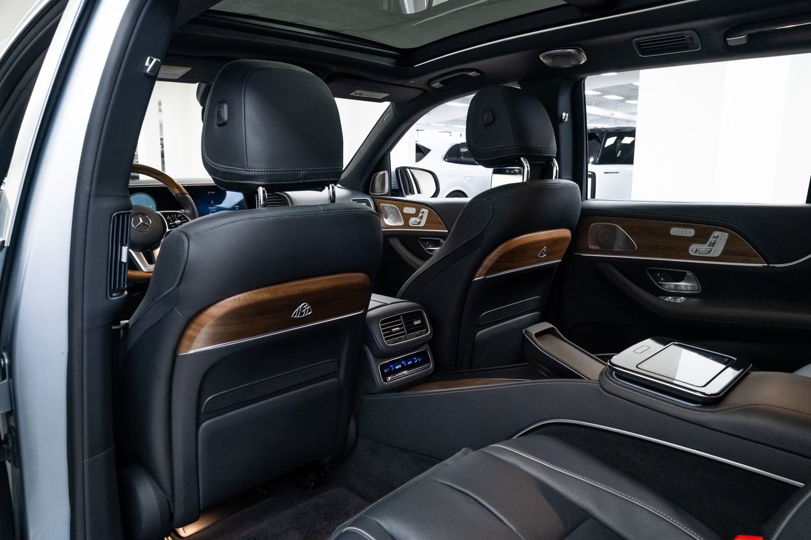 Used 2022 Mercedes-Benz Maybach GLS 600 4MATIC image 25