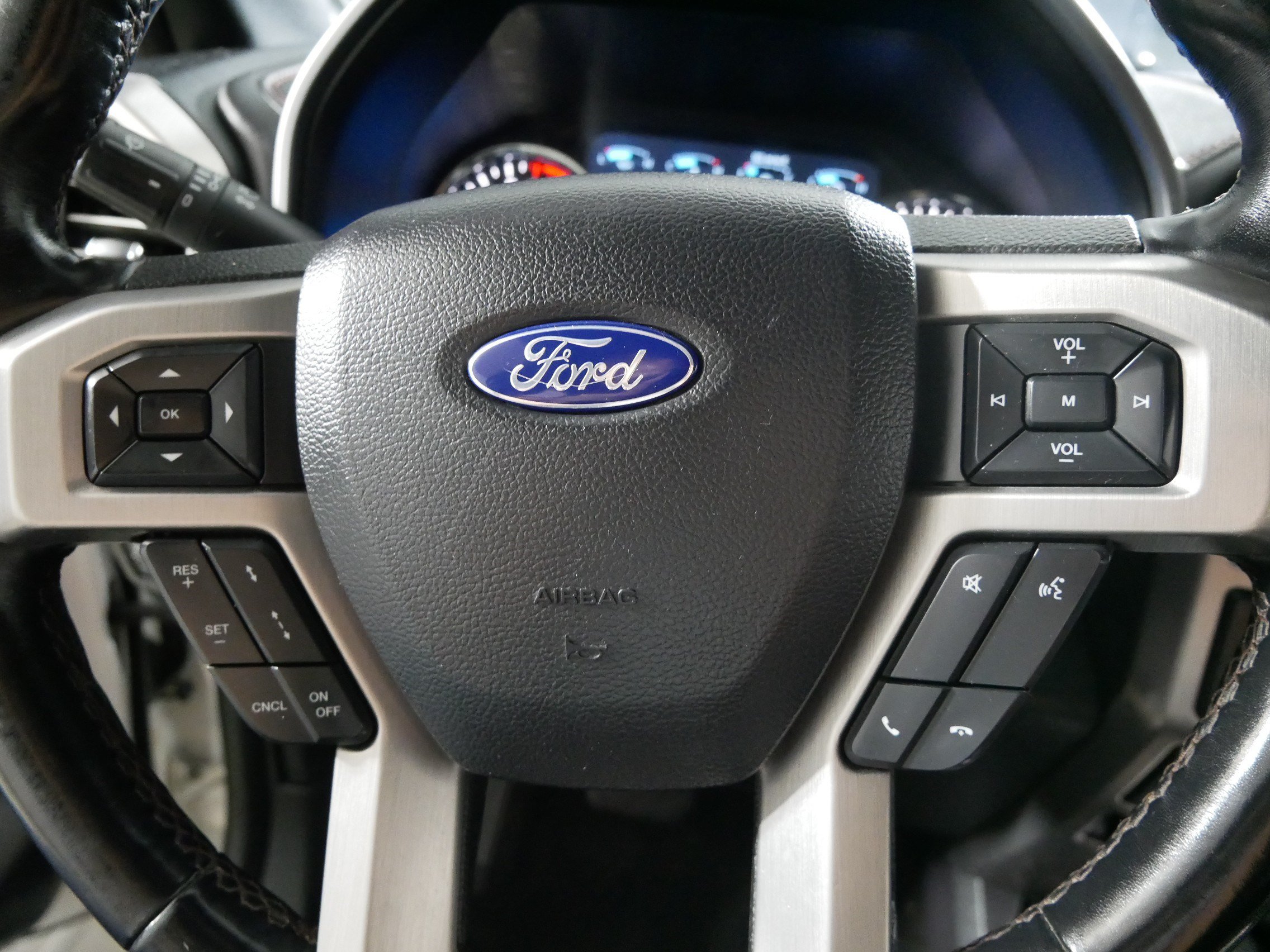 Used 2018 Ford F150 Platinum w/ Equipment Group 701A Luxury AWD/4WD image 25