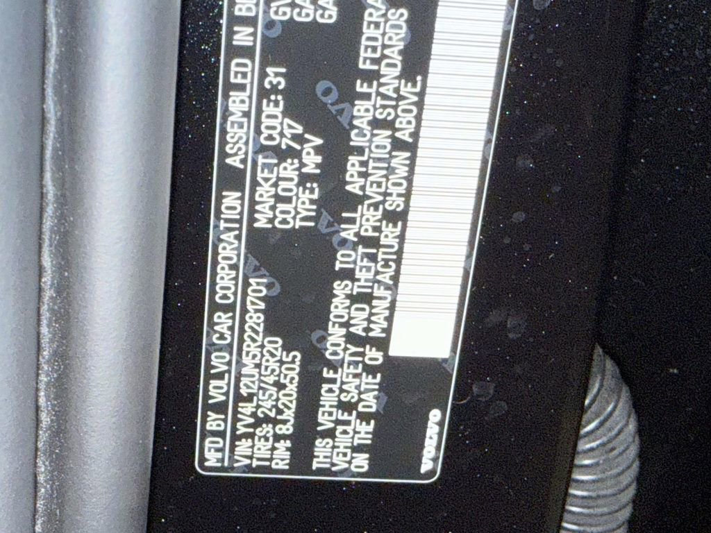 Used 2024 Volvo XC40 B5 Ultimate w/ Protection Package Premier AWD/4WD image 32