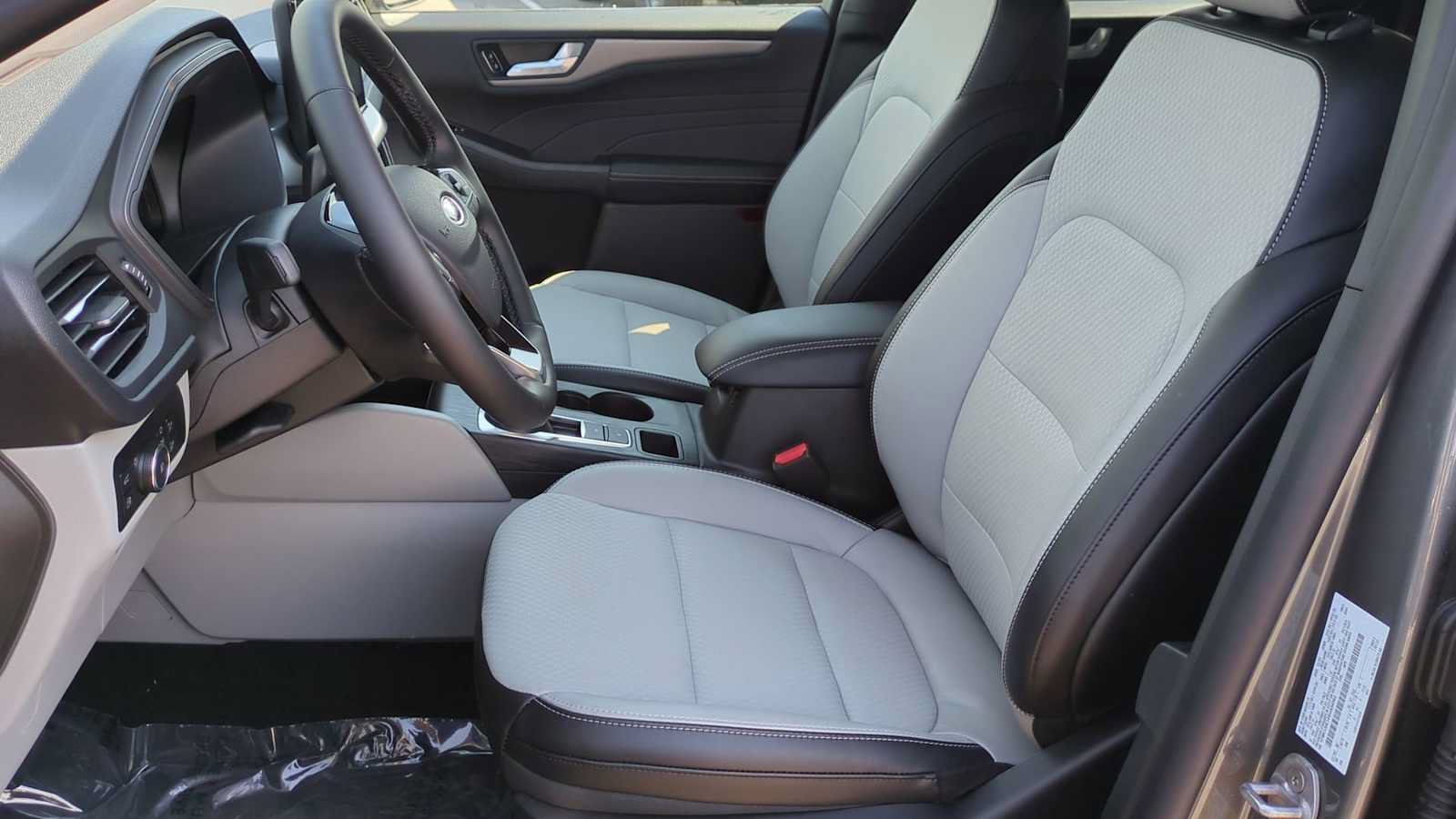 New 2025 Ford Escape SE FWD image 14