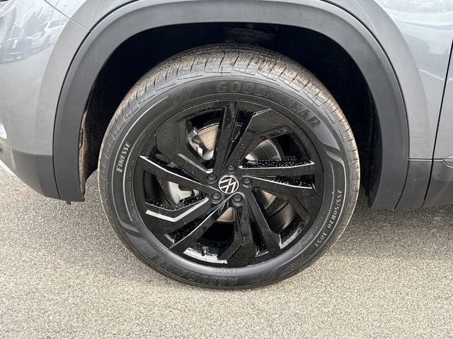 Certified 2023 Volkswagen Atlas SE w/ Black Wheel Package image 10