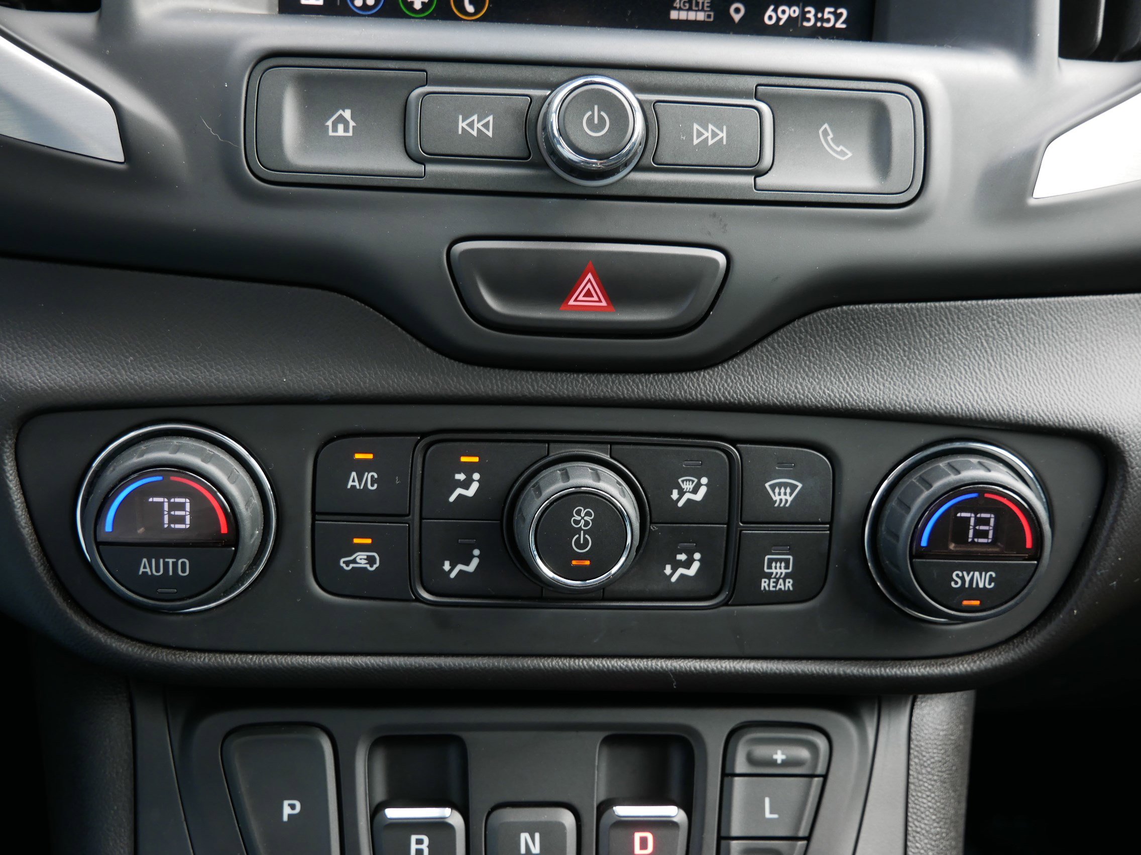 Used 2020 GMC Terrain SLE w/ Driver Convenience Package FWD image 22