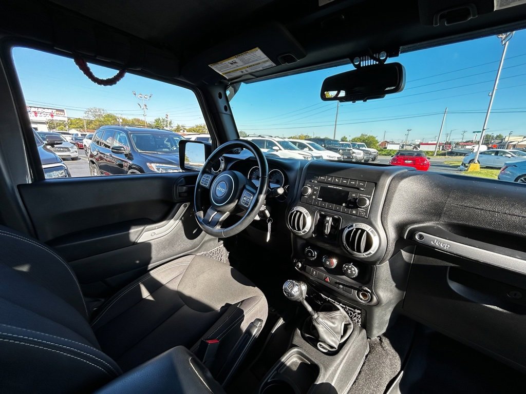 Used 2016 Jeep Wrangler Unlimited Sahara w/ Max Tow Package image 17