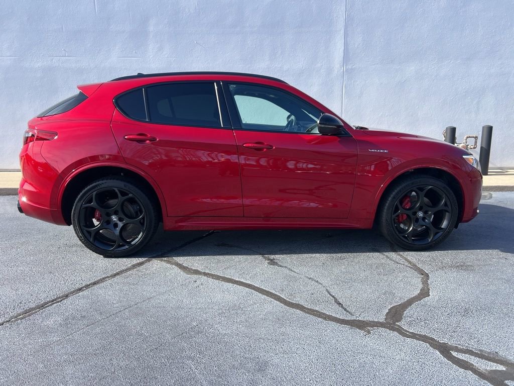 Used 2023 Alfa Romeo Stelvio Veloce AWD/4WD image 9