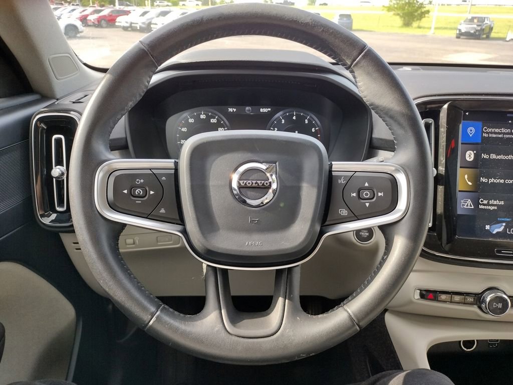 Used 2020 Volvo XC40 T4 Momentum FWD image 23