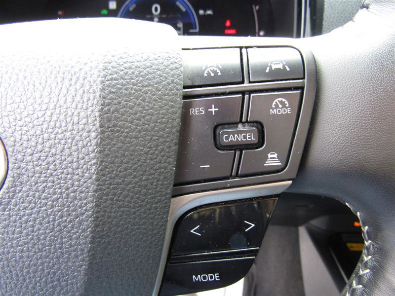 Used 2025 Toyota Camry SE image 15