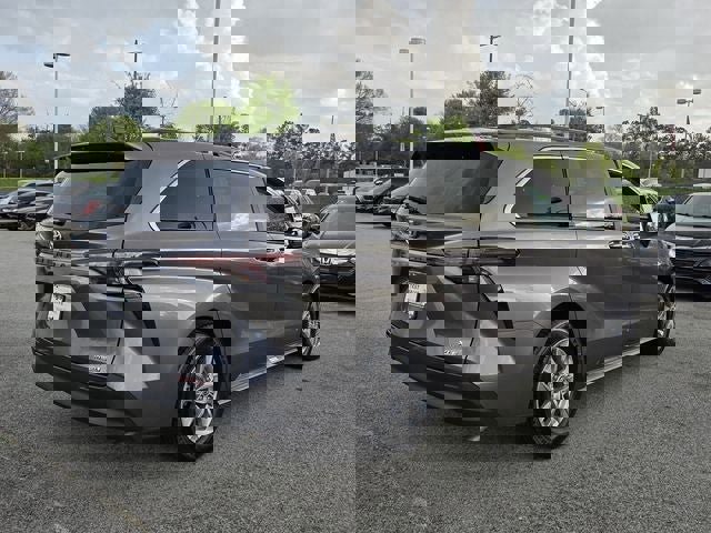 Used 2024 Toyota Sienna XLE image 7