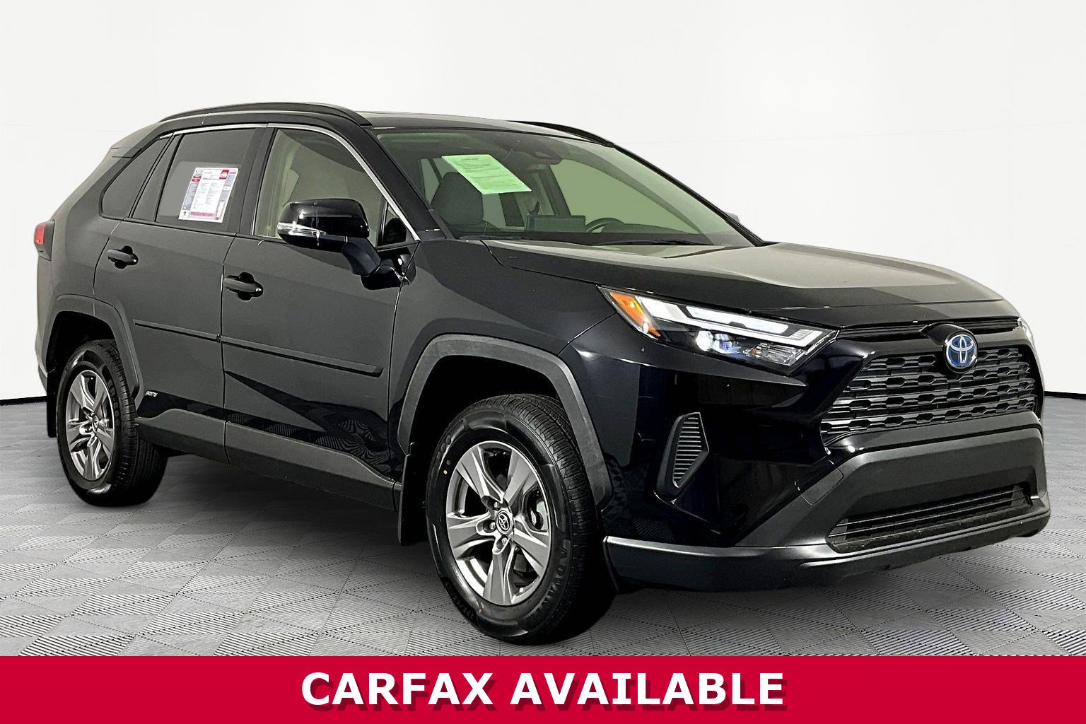 Used 2022 Toyota RAV4 XLE w/ Convenience Package AWD/4WD image 3