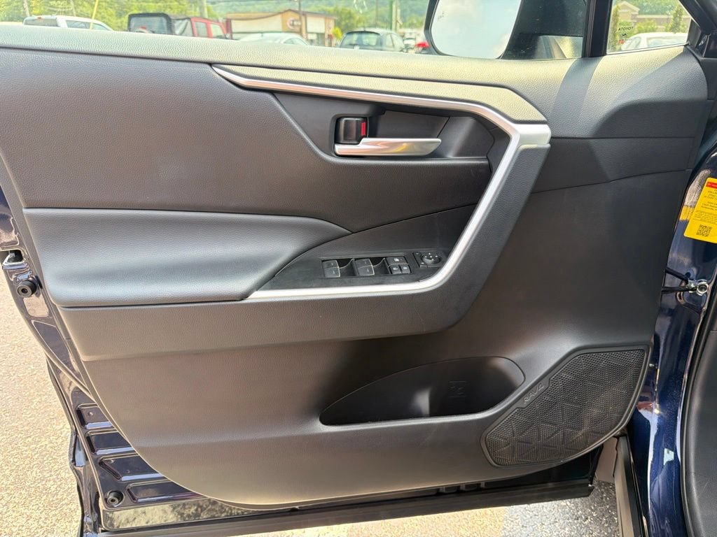 Used 2025 Toyota RAV4 XLE w/ Convenience Package FWD image 13