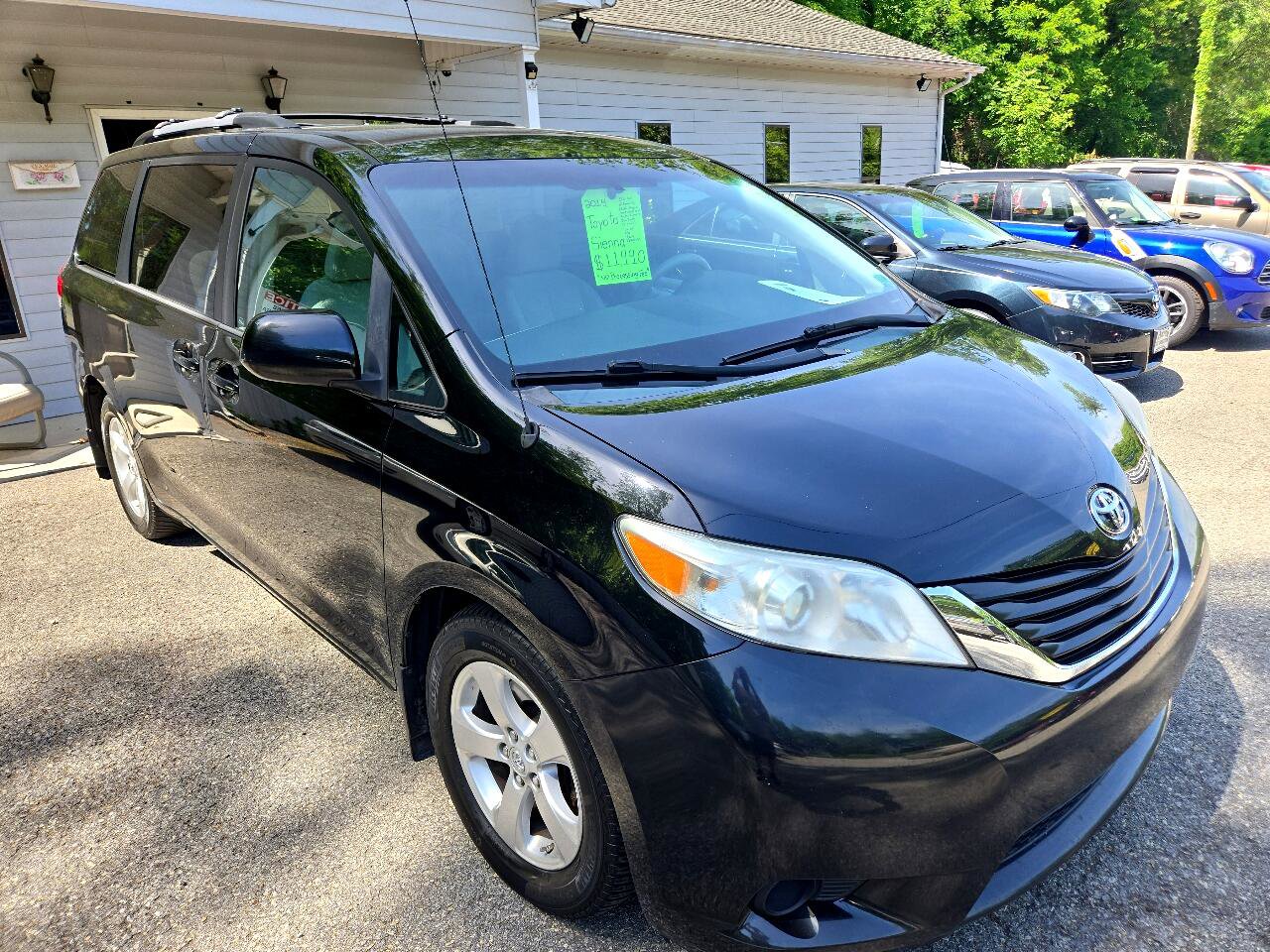 Used 2014 Toyota Sienna LE image 7
