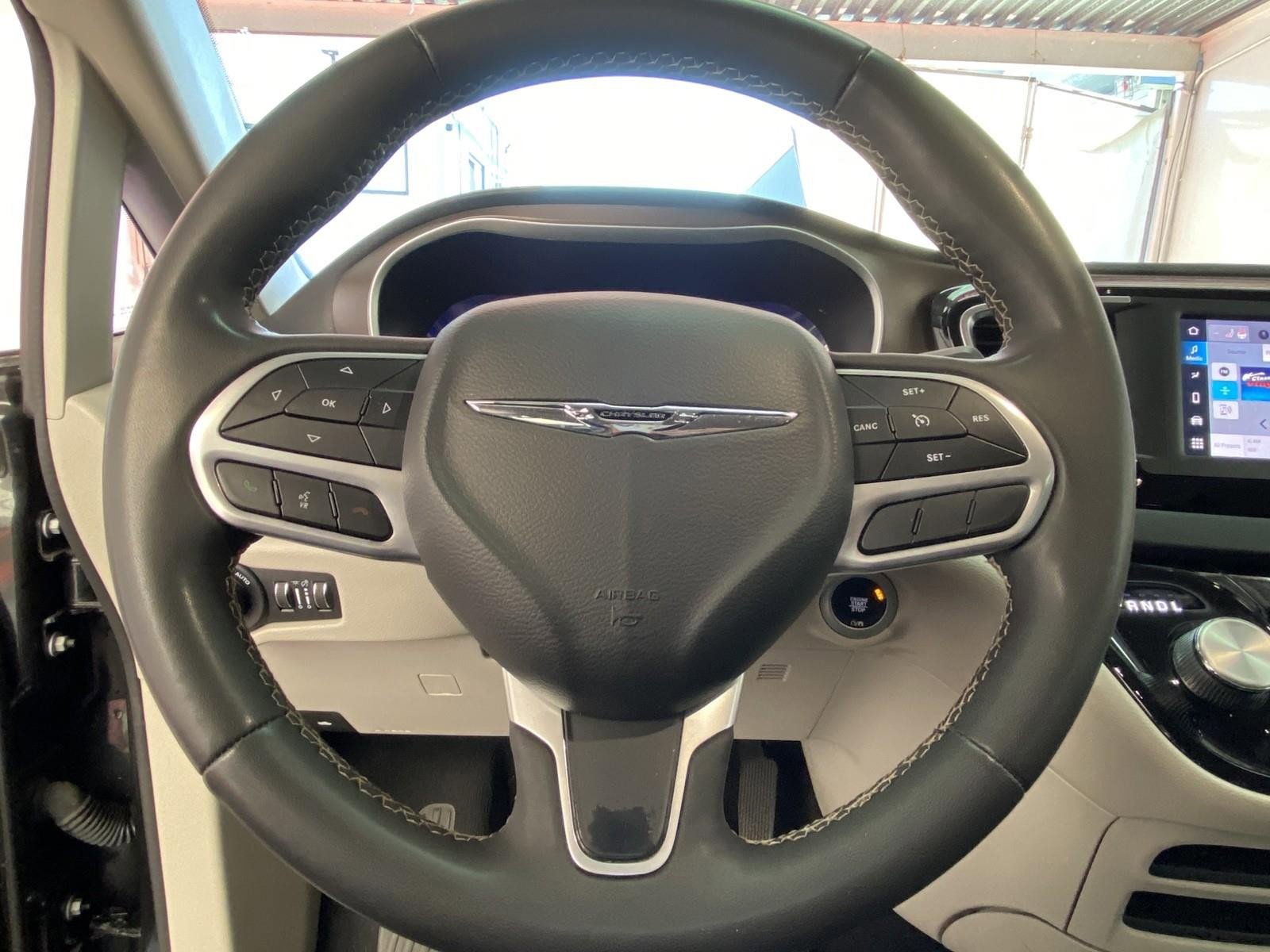 Used 2022 Chrysler Voyager LX image 24