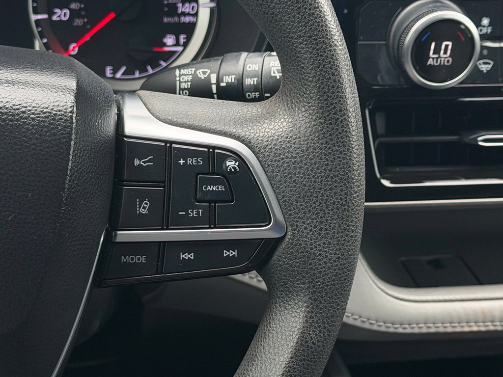 Used 2021 Toyota Highlander L FWD image 13