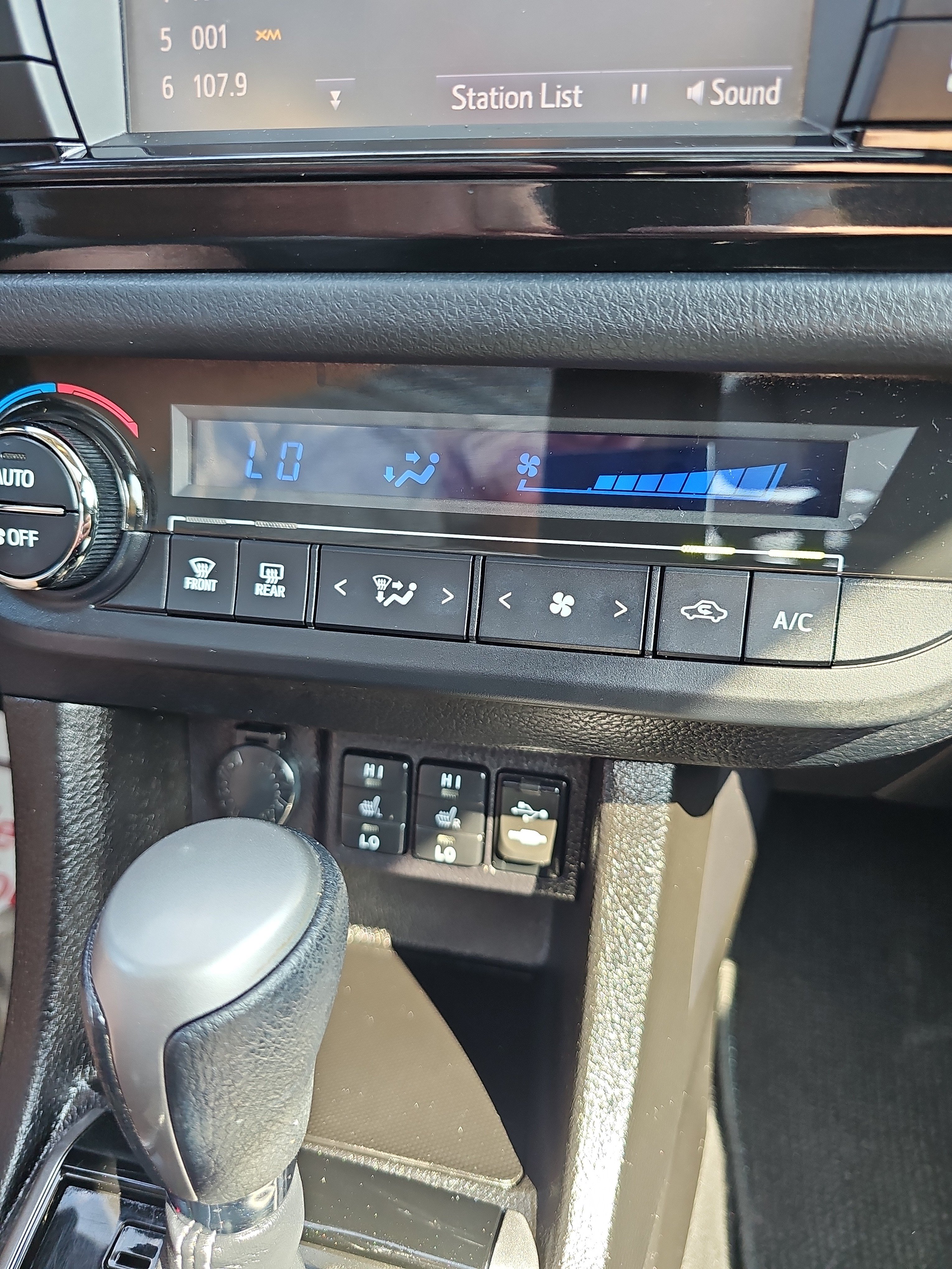 Used 2015 Toyota Corolla S Premium FWD image 25