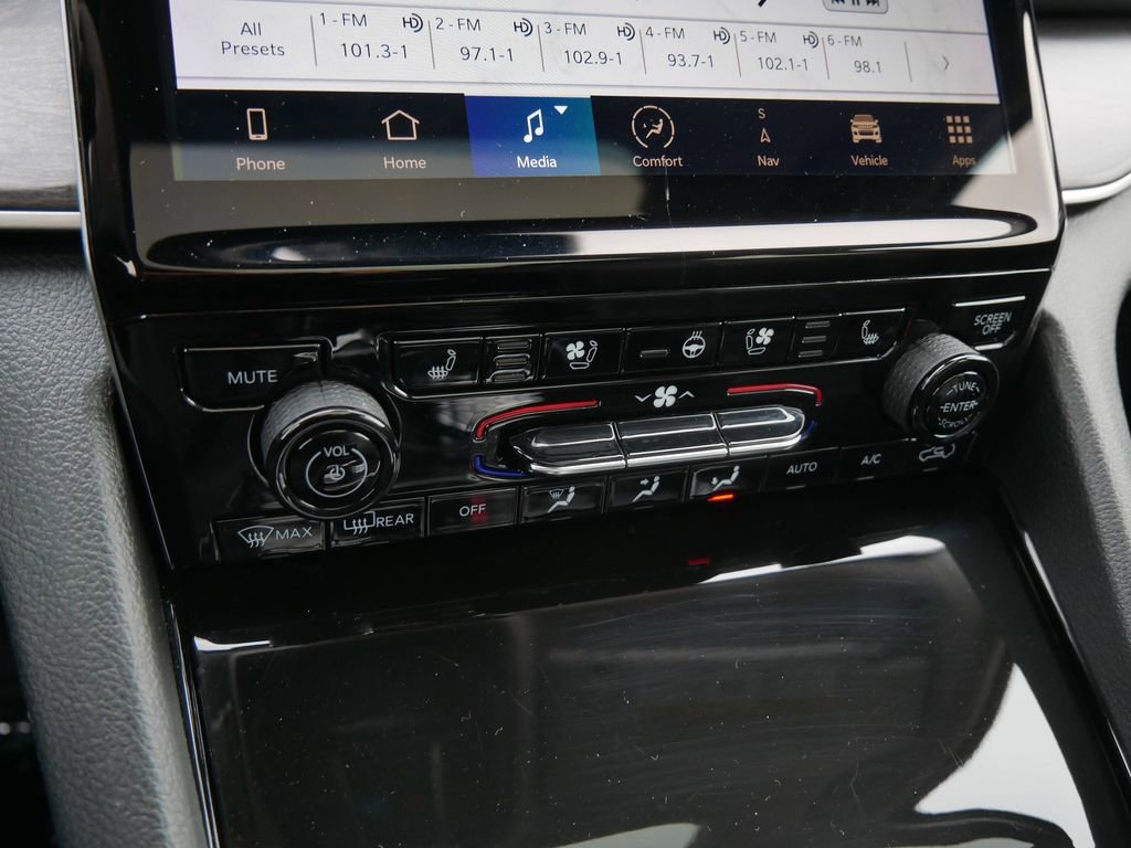 Used 2023 Jeep Grand Cherokee L Limited w/ Luxury Tech Group II image 21