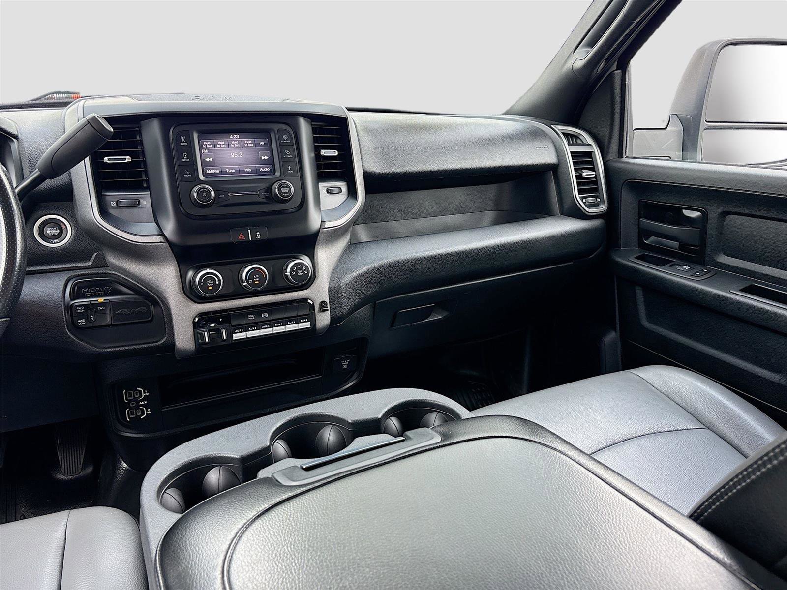 Used 2024 RAM 2500 Tradesman w/ Chrome Appearance Group image 25