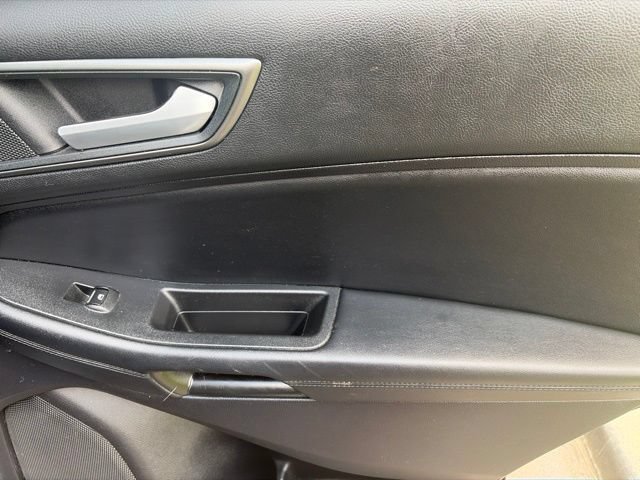 Used 2020 Ford Edge SE FWD image 34