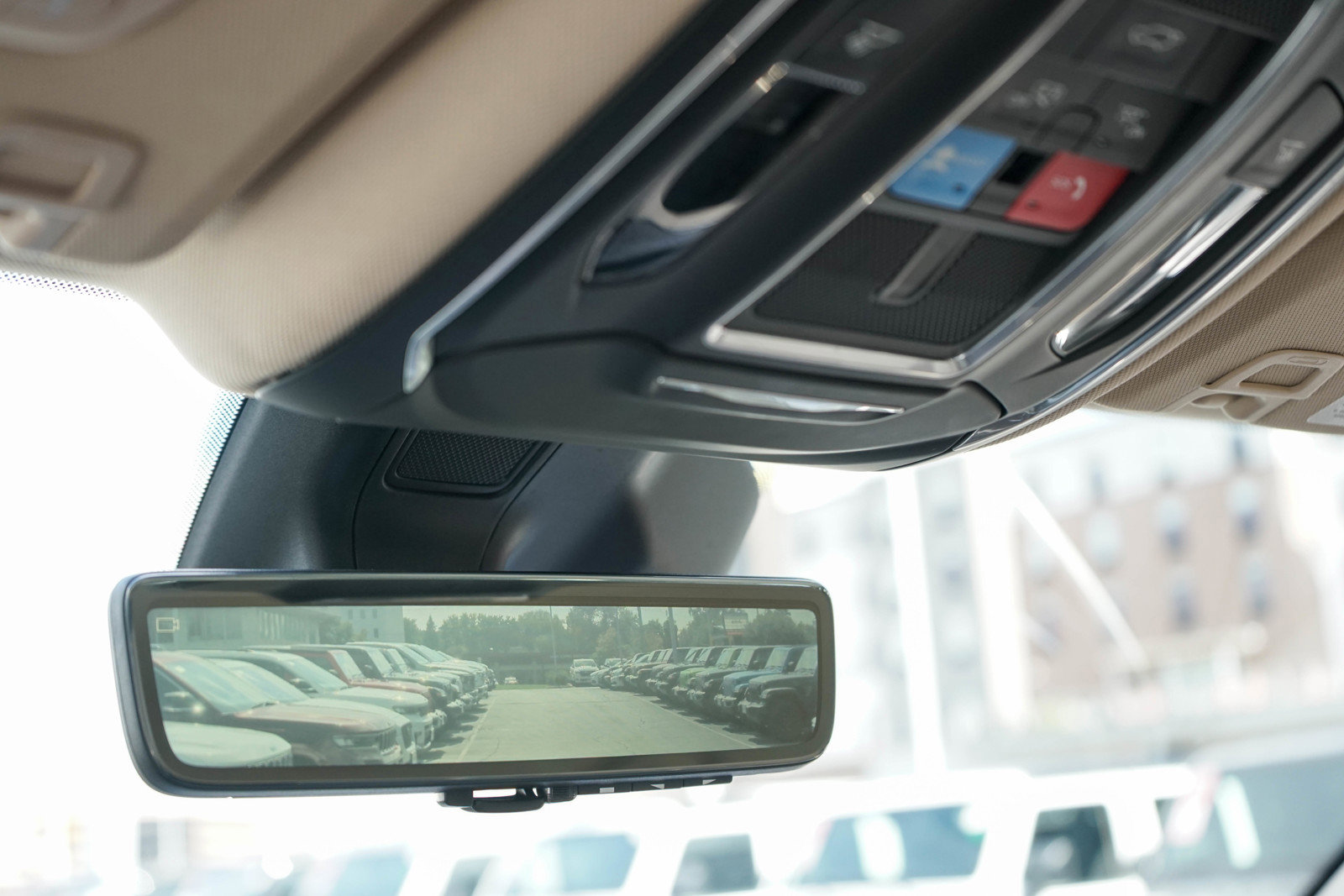 Used 2022 Jeep Grand Cherokee L Limited w/ Luxury Tech Group II image 18