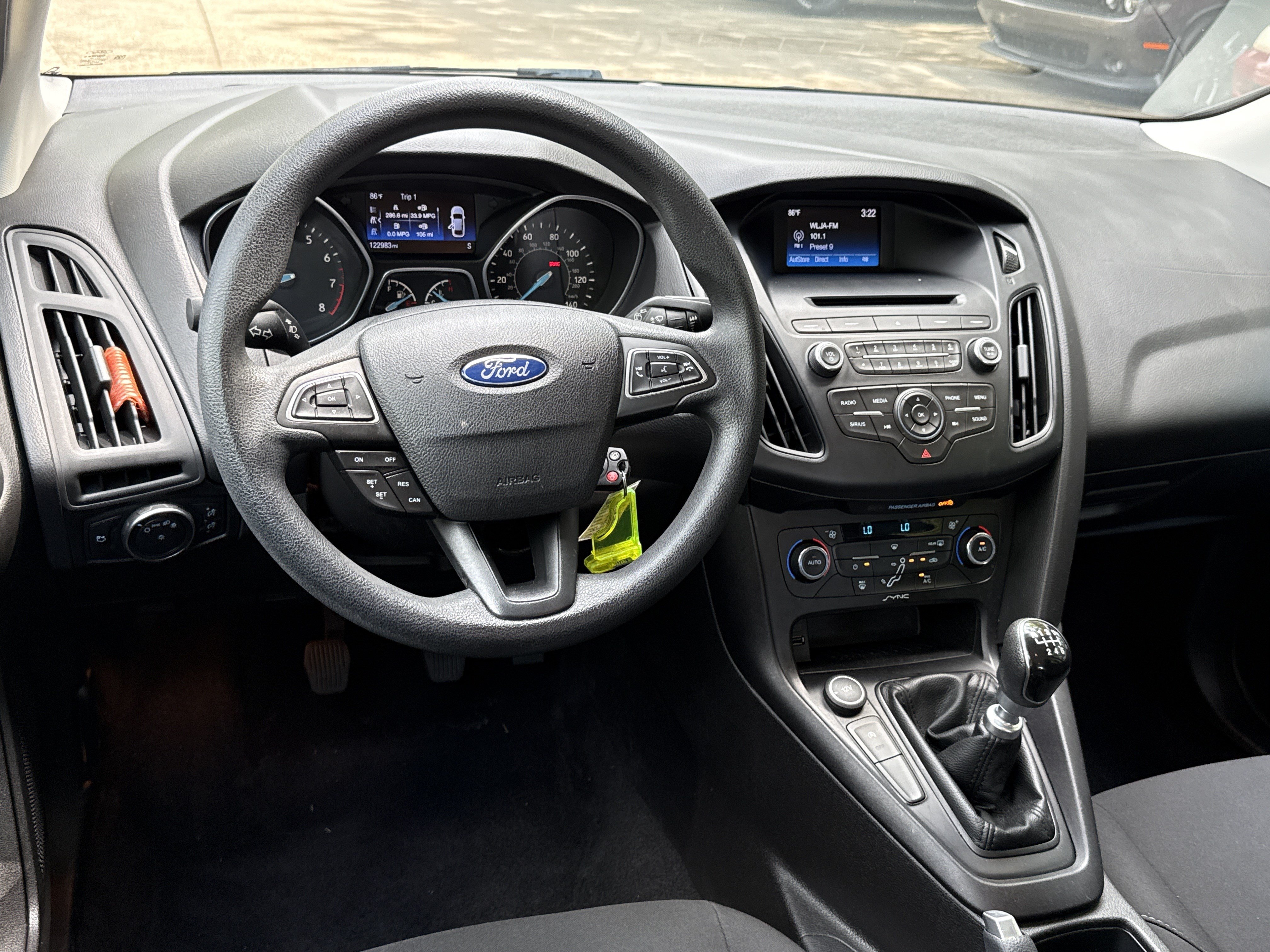 Used 2016 Ford Focus SE w/ SE Power Seat Package FWD image 22