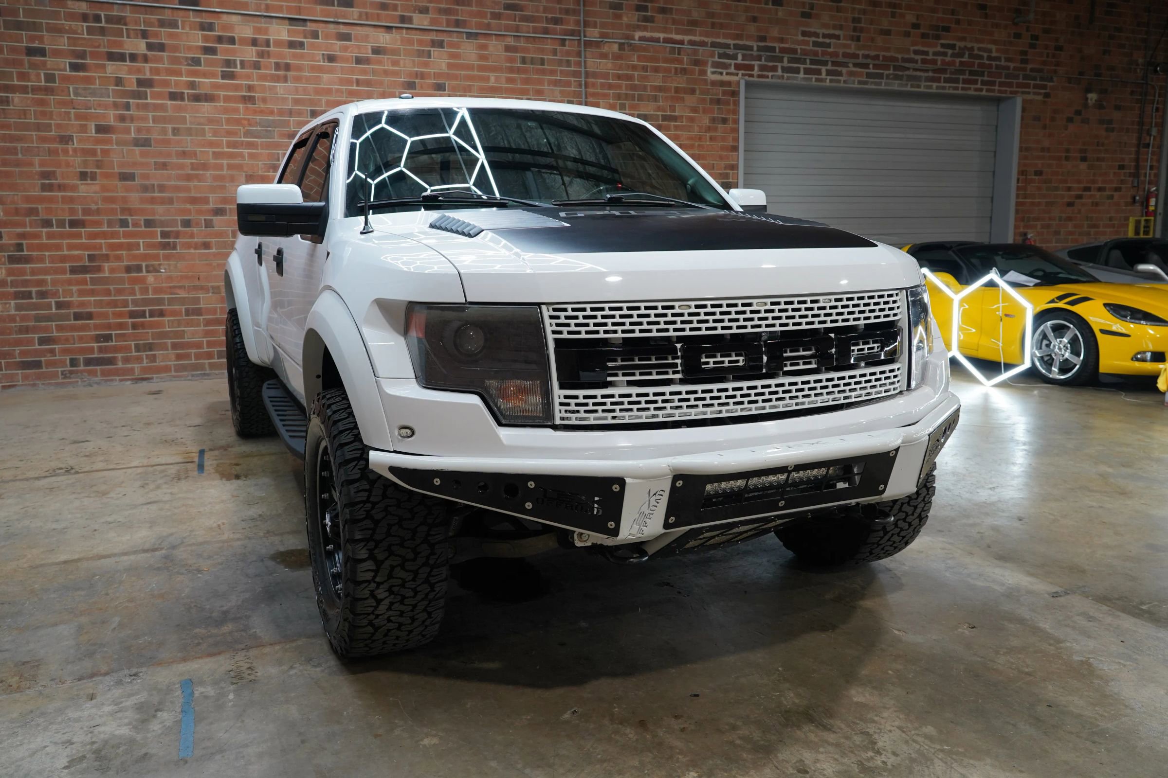Used 2014 Ford F150 Raptor w/ Equipment Group 801A Luxury AWD/4WD image 4