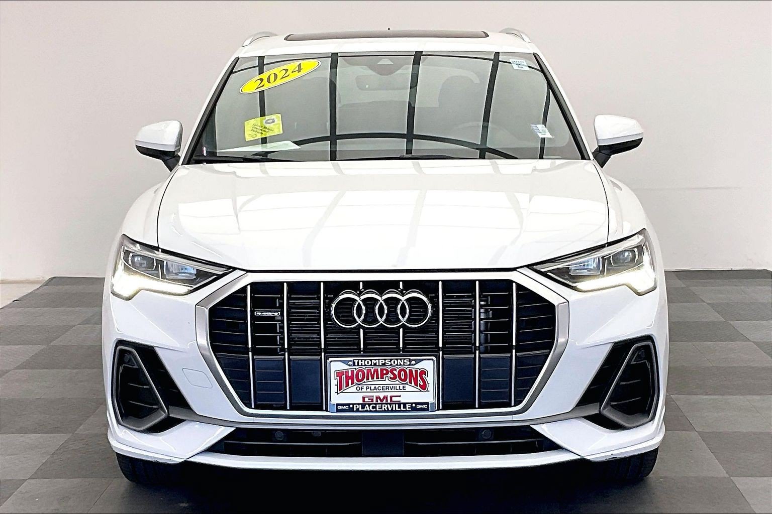 Used 2024 Audi Q3 2.0T Premium AWD/4WD image 2