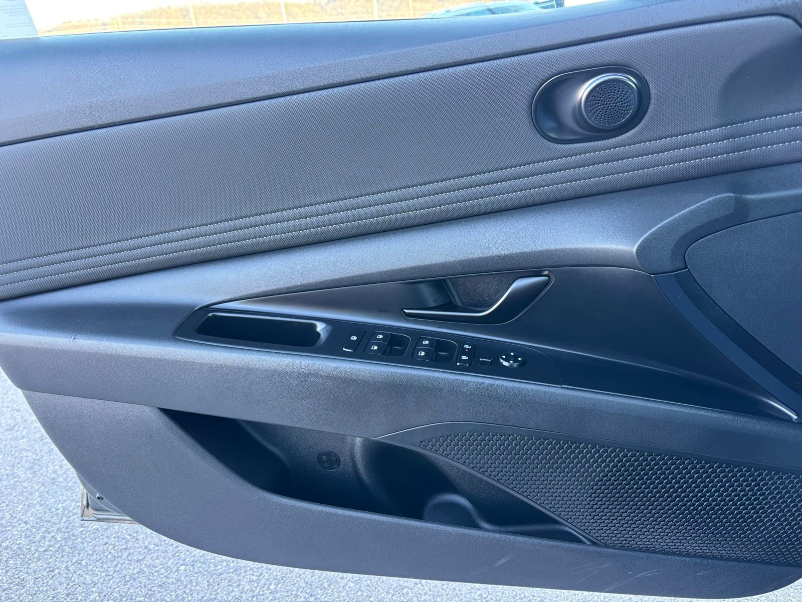 Certified 2025 Hyundai Elantra Sport image 11