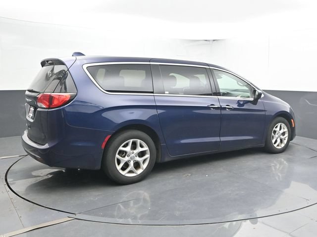 Used 2017 Chrysler Pacifica Touring Plus w/ Tire & Wheel Group FWD image 2