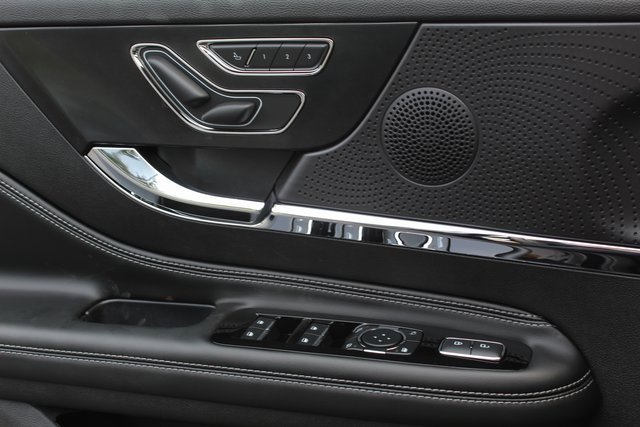 New 2023 Lincoln Corsair AWD w/ Equipment Group 101A image 22