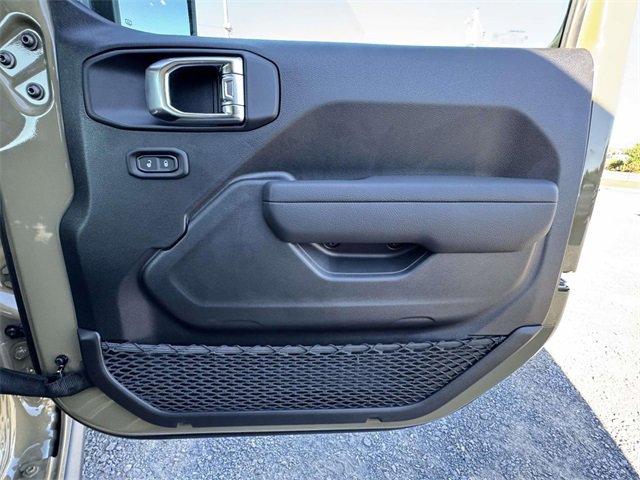 New 2025 Jeep Gladiator Rubicon w/ Convenience Group image 13